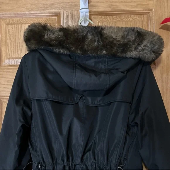 Long black platinum brand fur lined winter coat - Picture 6 of 6